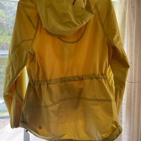 Lululemon Size 4 Run Jacket - Picture 2 of 7